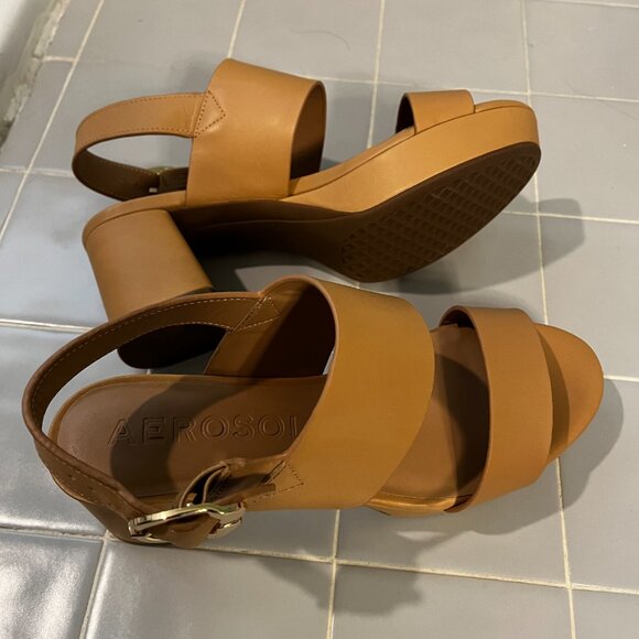 Aerosoles platform sandal; Camera.  Very comfortable, never worn outside! - Picture 7 of 7